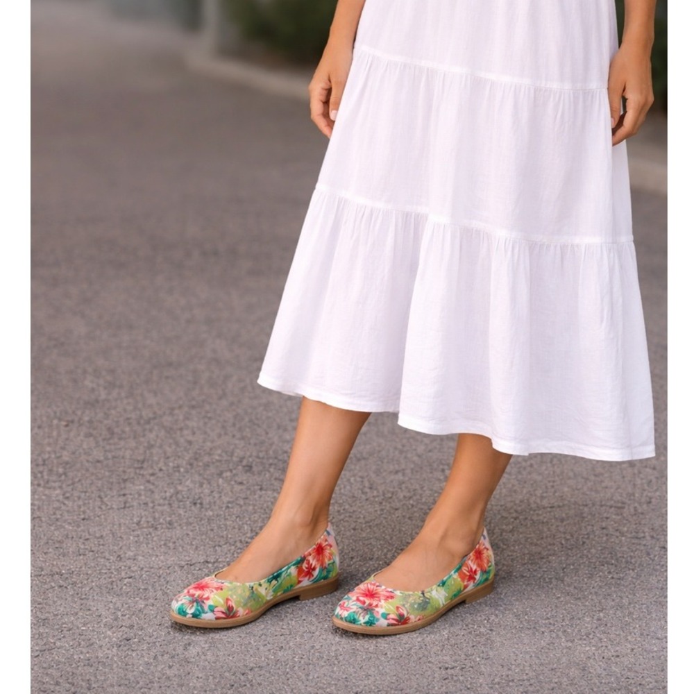 Mudd Ballet Flats Women 8 Green Red Tropical Floral MDCOSMICPRINT NEW - Picture 1 of 11